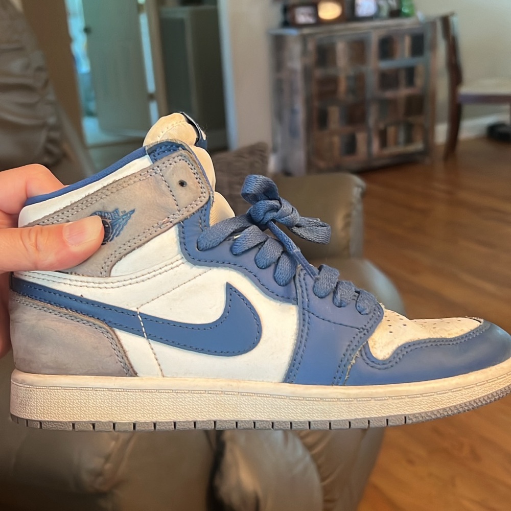 Nike air Jordan 1 retro high OG Kids size 3 (GUC) only worn a handful of times.